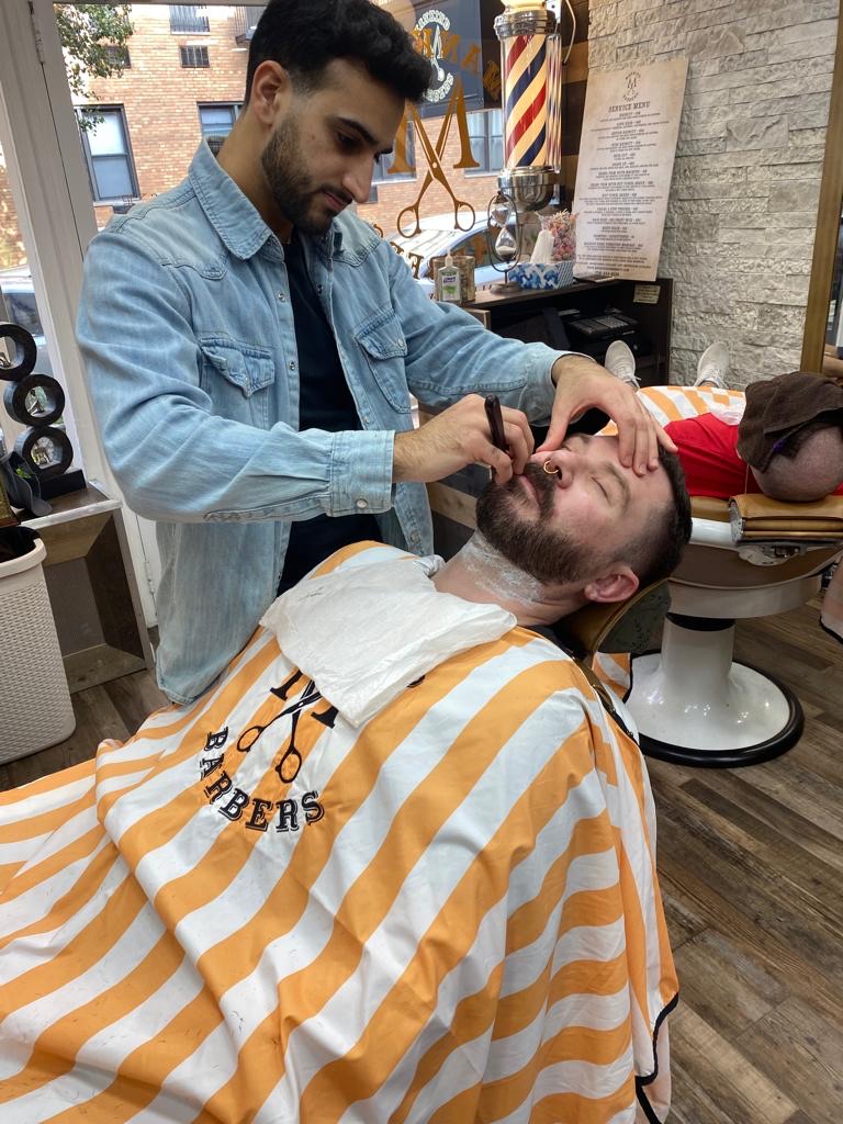 Benefits of Using Straight Razors in Barbershops