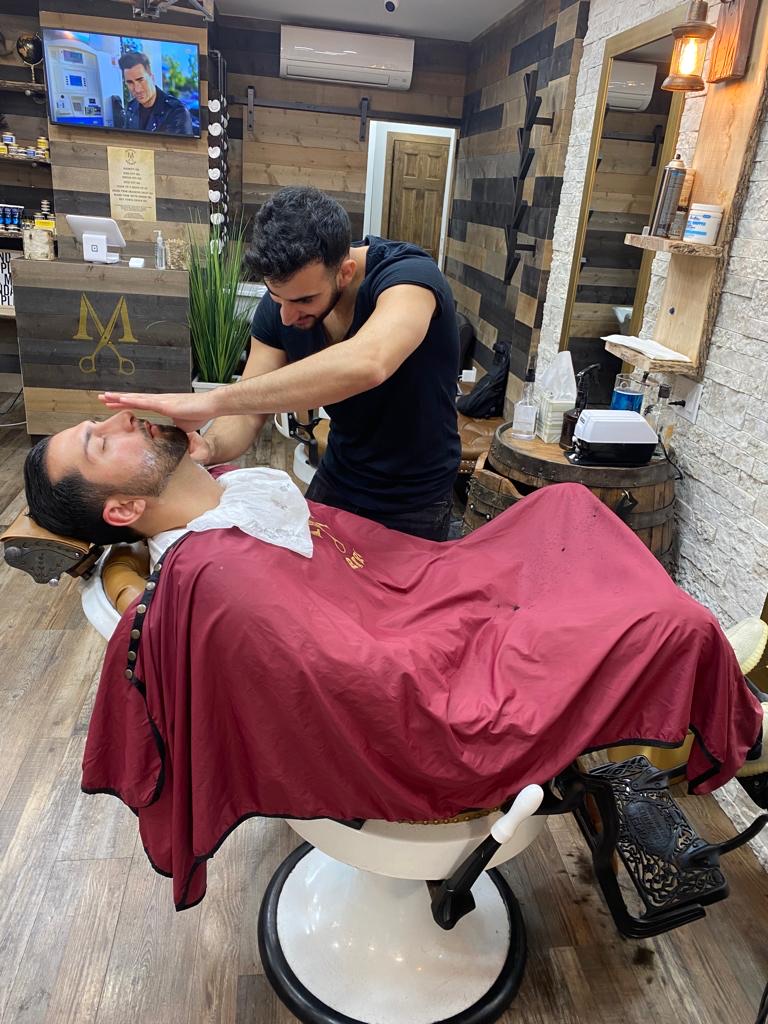 Experience the Art of Grooming with Straight Razors in Barbershops